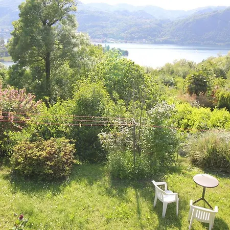 House With Lake View And Giardino Miasino