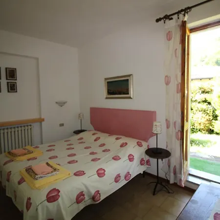 House With Lake View And Giardino Vila Miasino