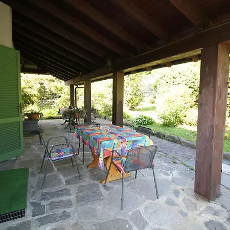 Vila House With Lake View And Giardino