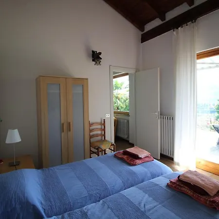 Villa House With Lake View And Giardino