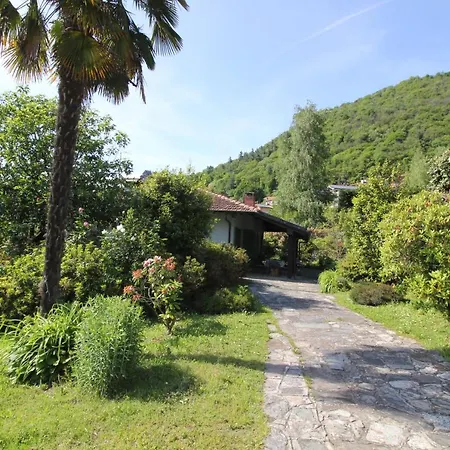 House With Lake View And Giardino Villa Miasino