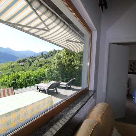 House With Lake View And Giardino Villa Miasino